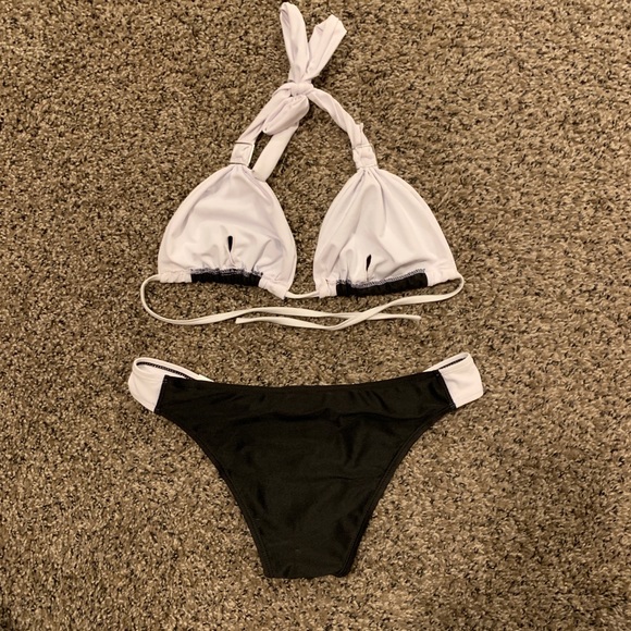 Bikini - Picture 2 of 3